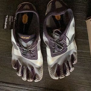 Vibram Five Fingers Woman’s size 7 7.5 athletic training shoes.  NEW
